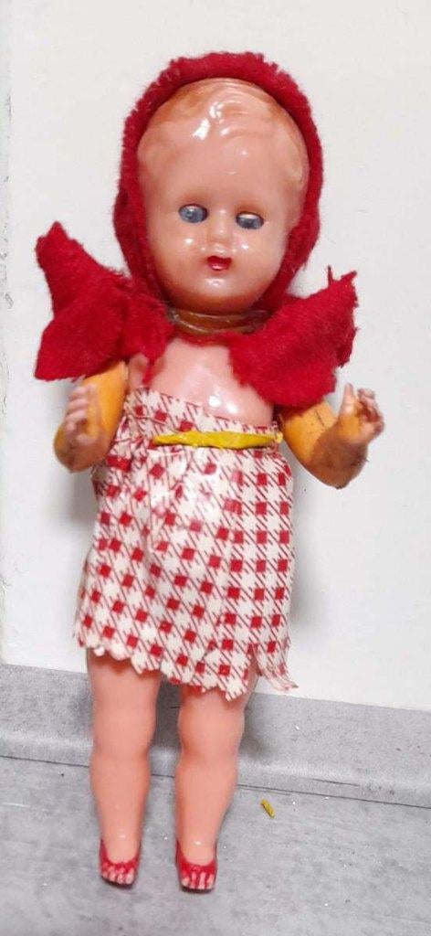 Poppetje met slaapogen. 11 cm, Antiek en Kunst, Antiek | Speelgoed, Ophalen of Verzenden