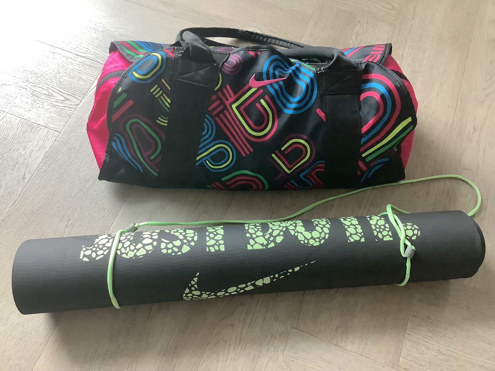 Leuke Nike set Tas en fitness mat zgan, Ophalen of Verzenden, Zo goed als nieuw, Yogamat