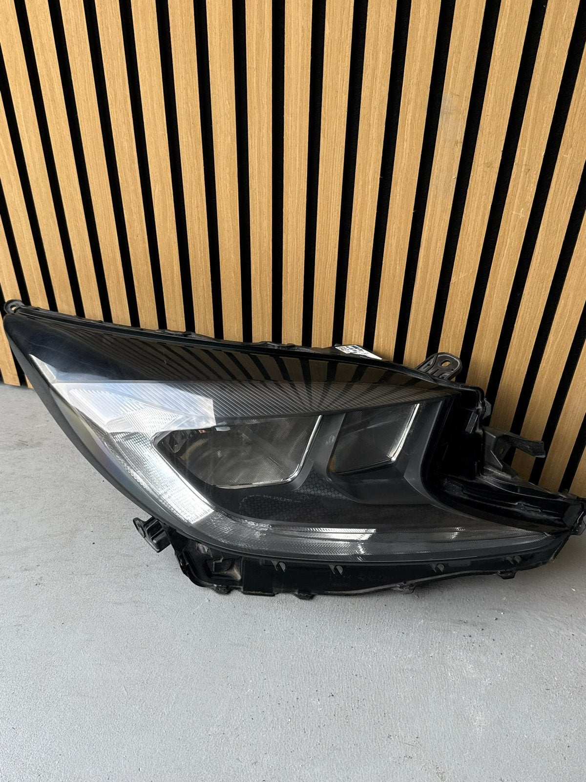 Toyota Aygo X Koplamp Rechts Kotto OH-31, Ophalen of Verzenden, Gebruikt, Toyota