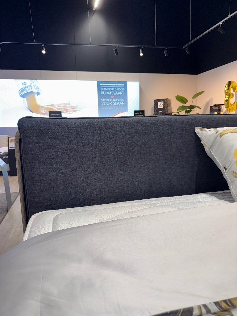 Foto 5 van Luxe Donkerblauwe Boxspring 180x210 | SHOWROOMMODEL 1995,-