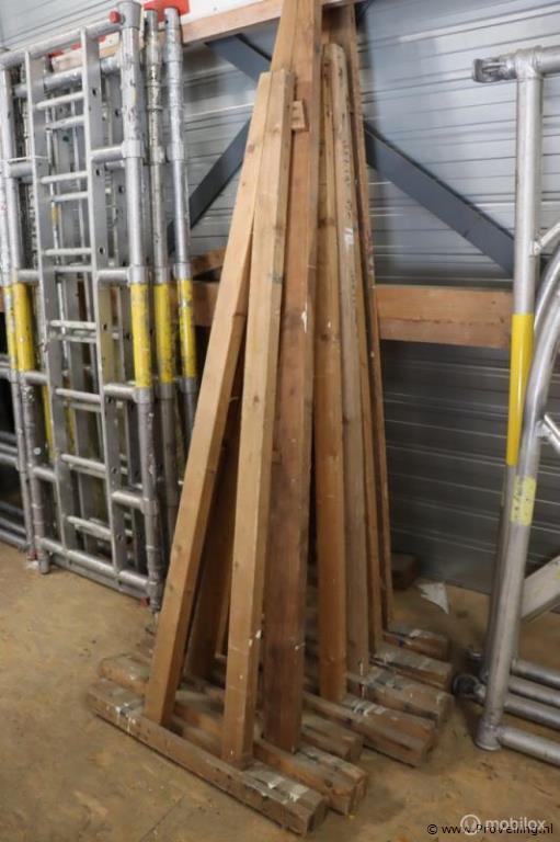 Online Veiling: Houten glasbokken, Gebruikt