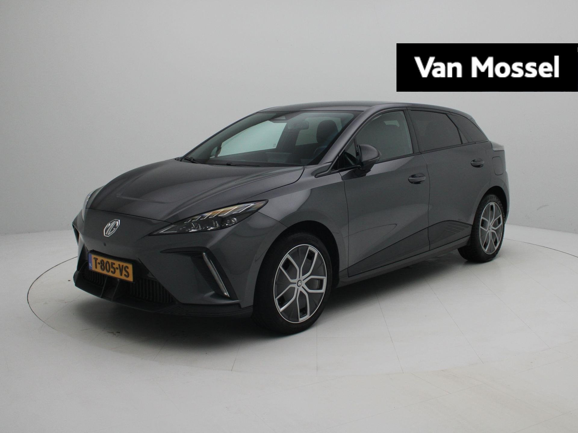 MG 4 Long Range Luxury 64 kWh, Auto's, Automaat, 12 maanden, Achterwielaandrijving, Gebruikt