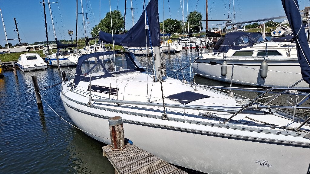 Jeanneau Aguilla 880, 9 m, Gebruikt, 1.90 meter, Binnenboordmotor