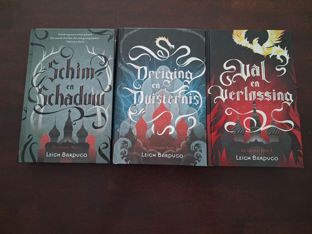 Leigh Bardugo - de Grisha trilogie NL setprijs, Boeken, Ophalen of Verzenden, Zo goed als nieuw