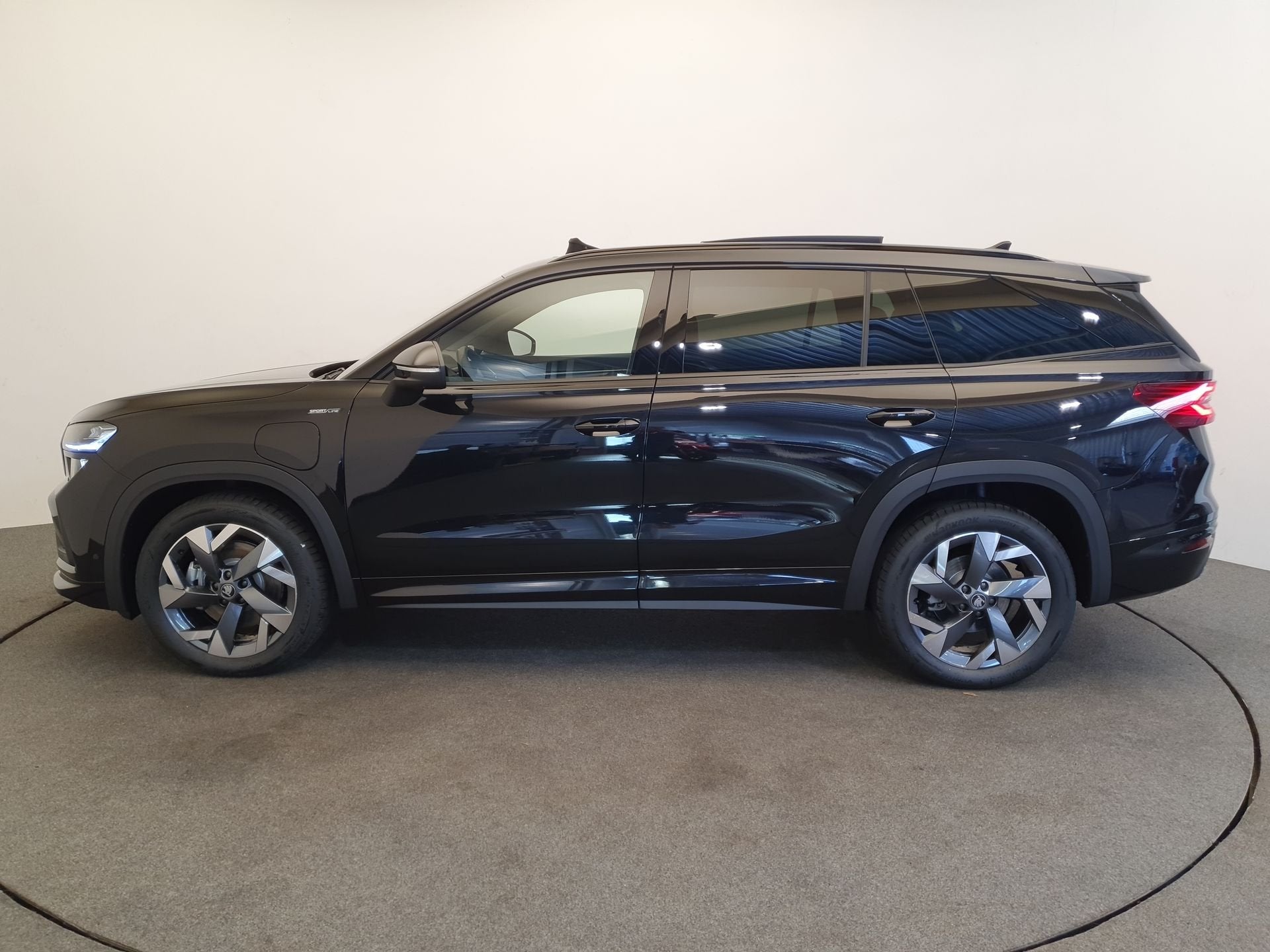 Skoda Kodiaq 1.5 TSI PHEV DSG/AUT 204pk Sportline Wegklapbar, Auto's, Skoda, 12 maanden, 1498 cc, Zwart, 4 cilinders
