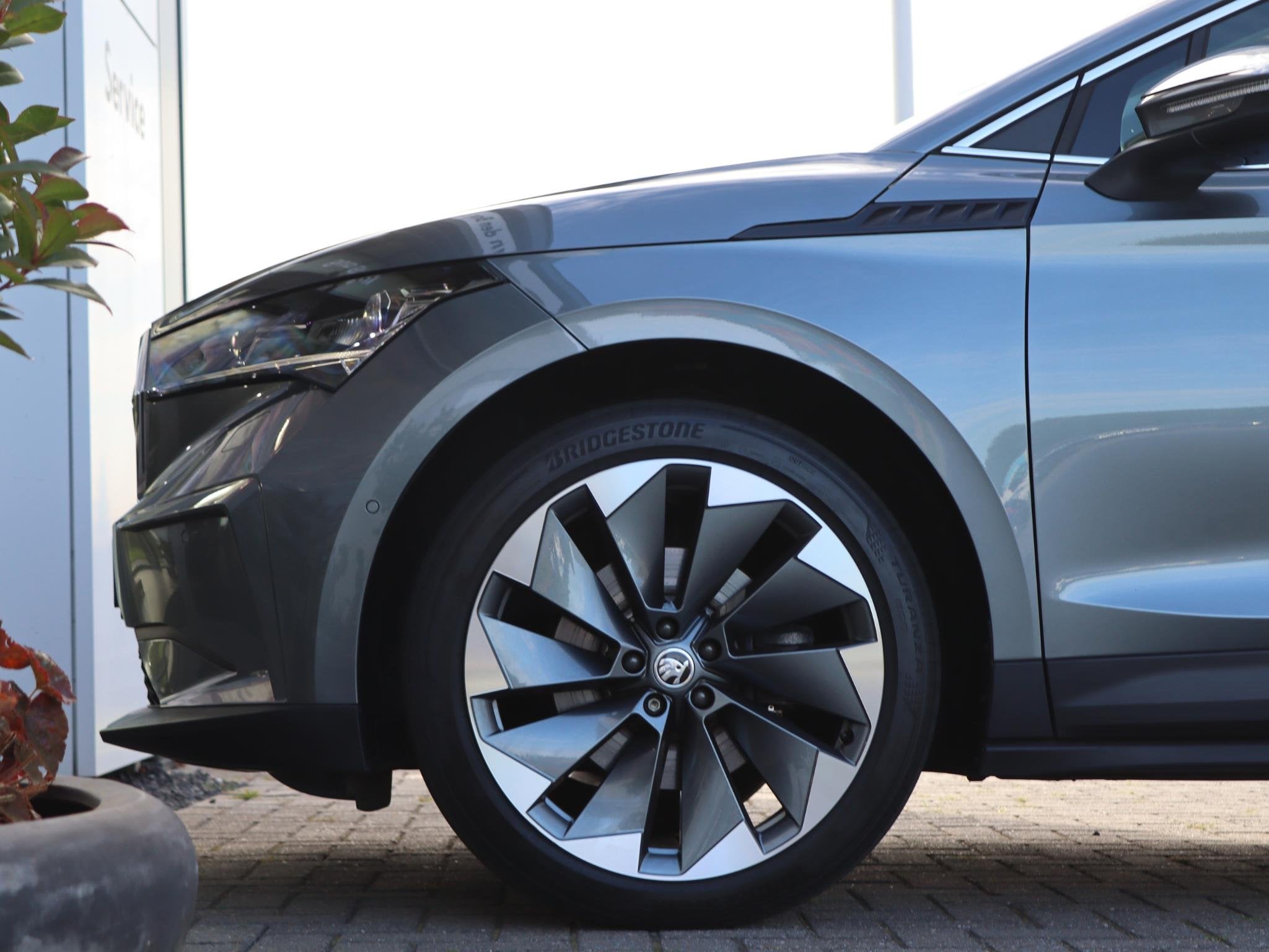 Skoda Enyaq iV 80 204 pk Loft | Warmtepomp | Navigatie | Sma, Auto's, Automaat, Achterwielaandrijving, Gebruikt, 80 kWh