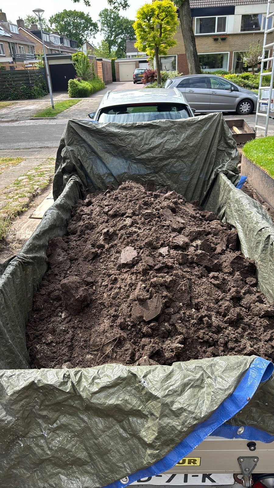 Gratis 2 kuub zwarte grond, Ophalen, Tuinaarde