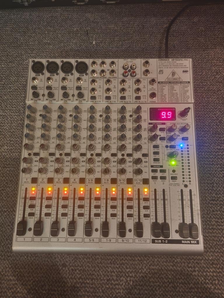 Behringer Eurorack UB1622FX-Pro audio mixer, Muziek en Instrumenten, Mengpanelen, Gebruikt, 10 tot 20 kanalen, Microfooningang