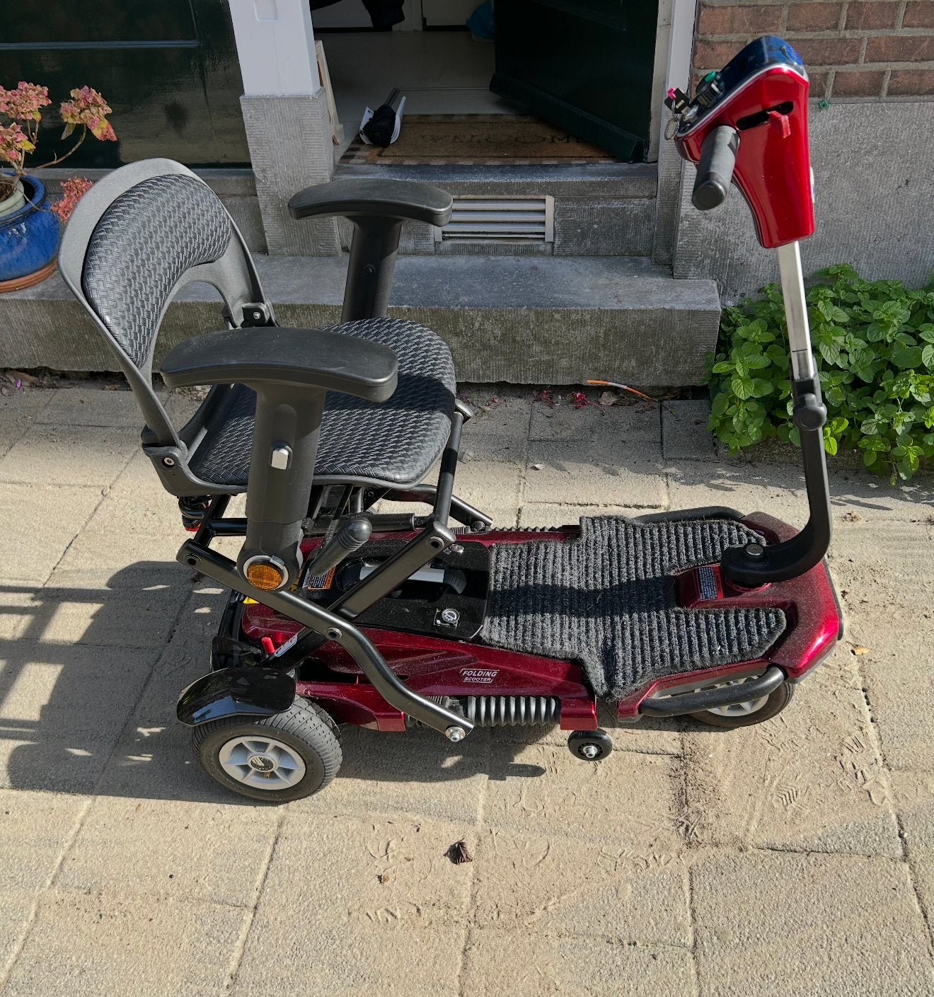 Opvouwbare scootmobiel – nieuwe accu + oplader, Ophalen, Zo goed als nieuw, Overige merken, 10 km/u of minder