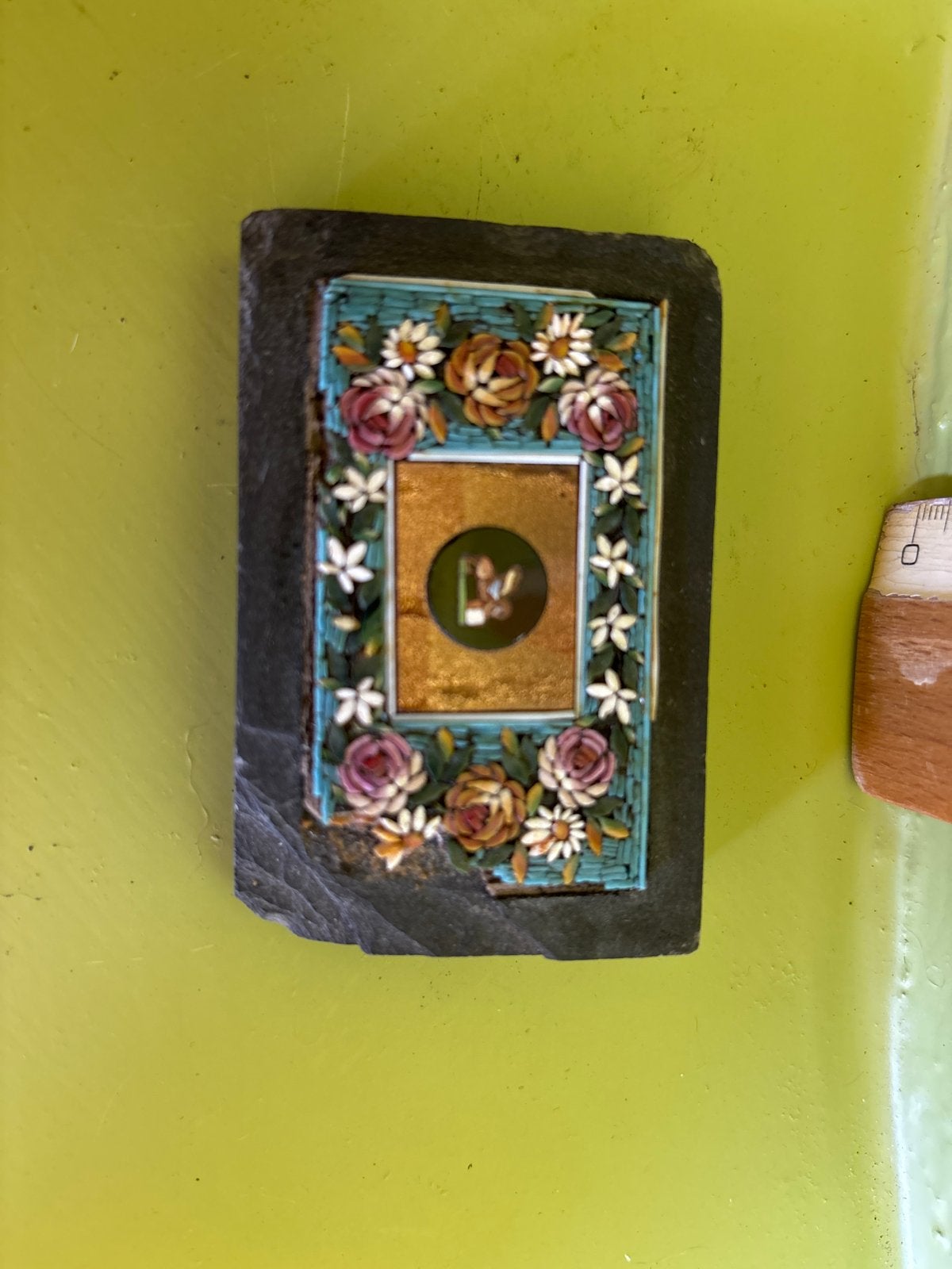 Antieke Micromozaiëk Plaquette met Bloemen en Insect, Ophalen of Verzenden