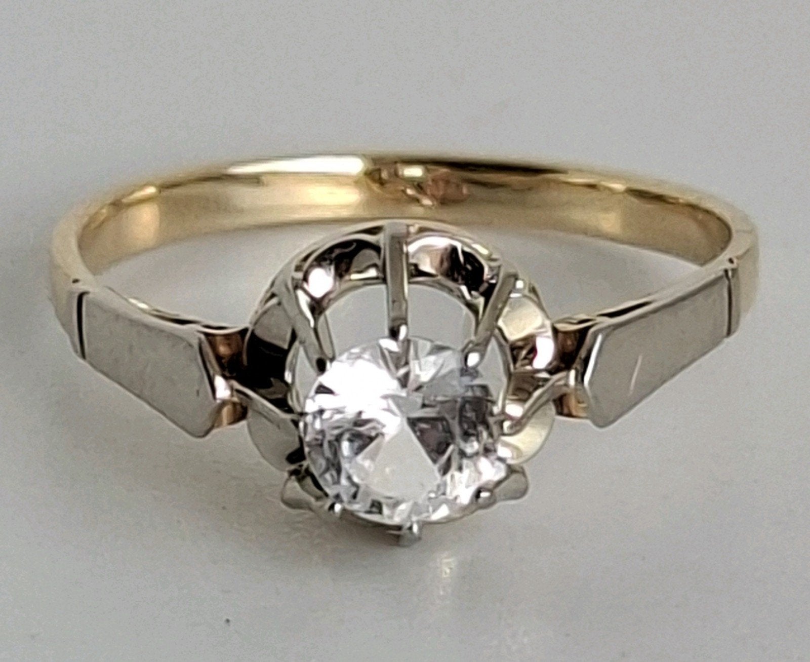 Gouden ring 14 karaat goud solitaire bicolor maat 17,6, Ophalen of Verzenden, 17 tot 18, Dame, Goud