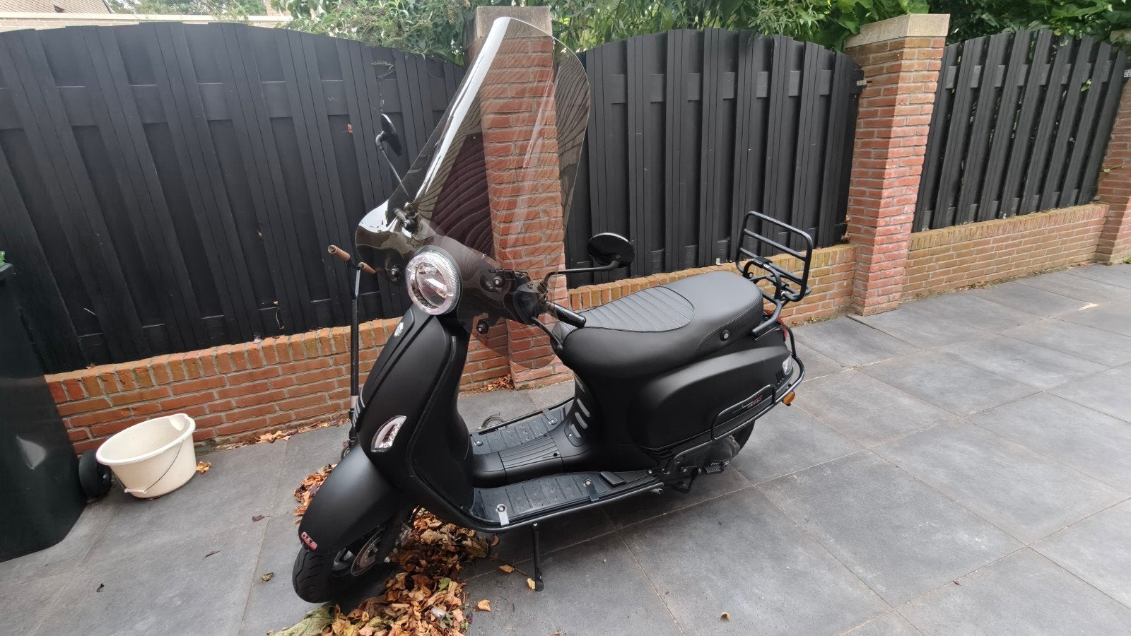 Mat zwarte Momo Morino Design Scooter met garantie en opties, Zo goed als nieuw, Benzine, Ophalen, Overige merken