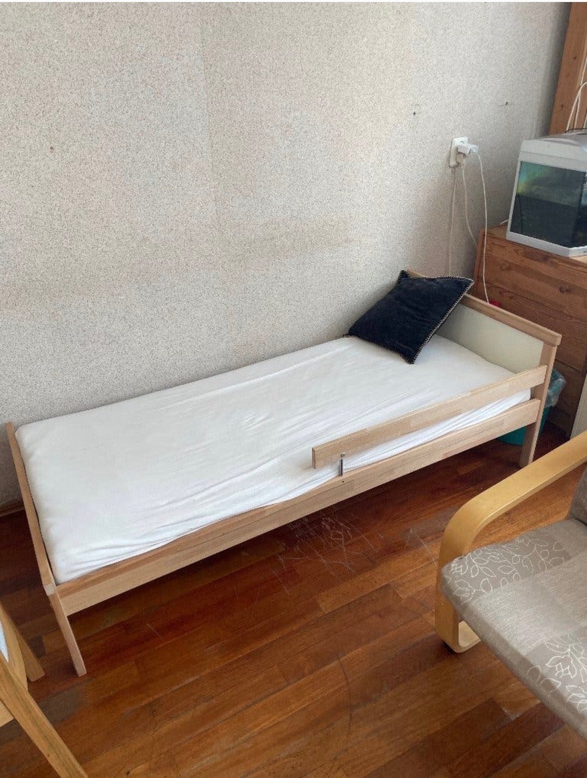 Houten kinderbed met matras en uitvalbeveiliging, Ophalen, Gebruikt, 70 tot 85 cm, Matras