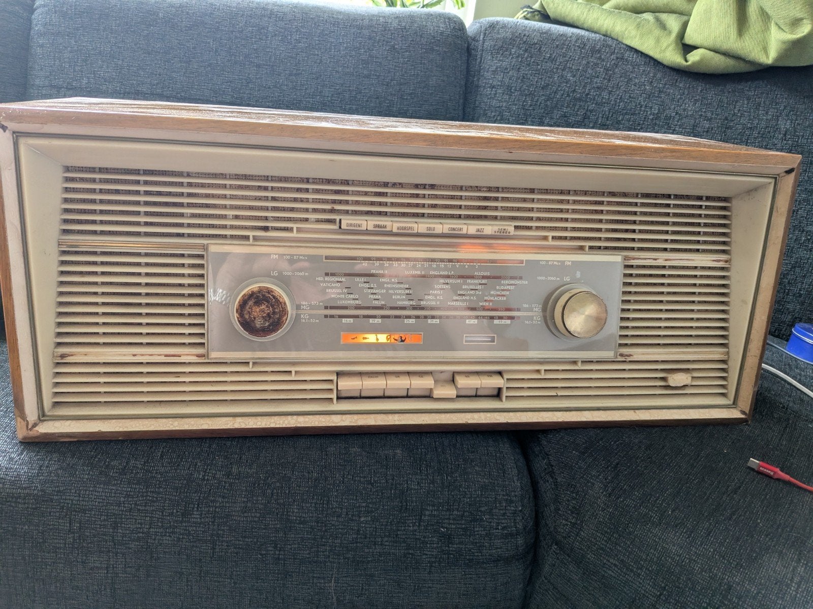 Erres buizen radio (n v/d heem product), Ophalen