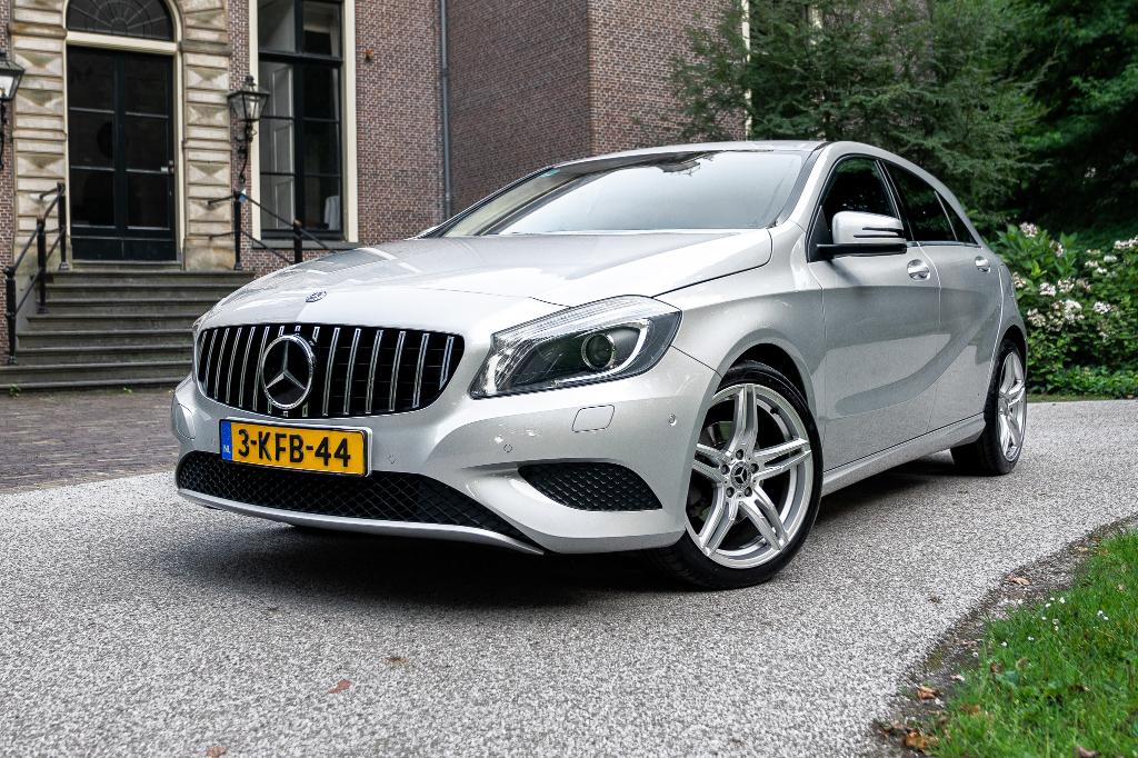 Mercedes A180 Urban | 2e Eigenaar | NAP | Xenon | Dealer OH, Auto's, Voorwielaandrijving, 4 cilinders, Sound system, Leder en Stof