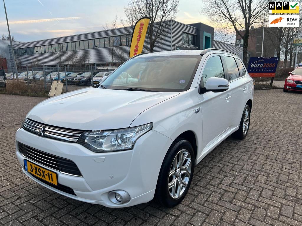 Mitsubishi Outlander 2.0 PHEV Executive Edition - CAMERA !, Auto's, Mitsubishi, Zwart, 4 cilinders, Leder en Stof, Wit