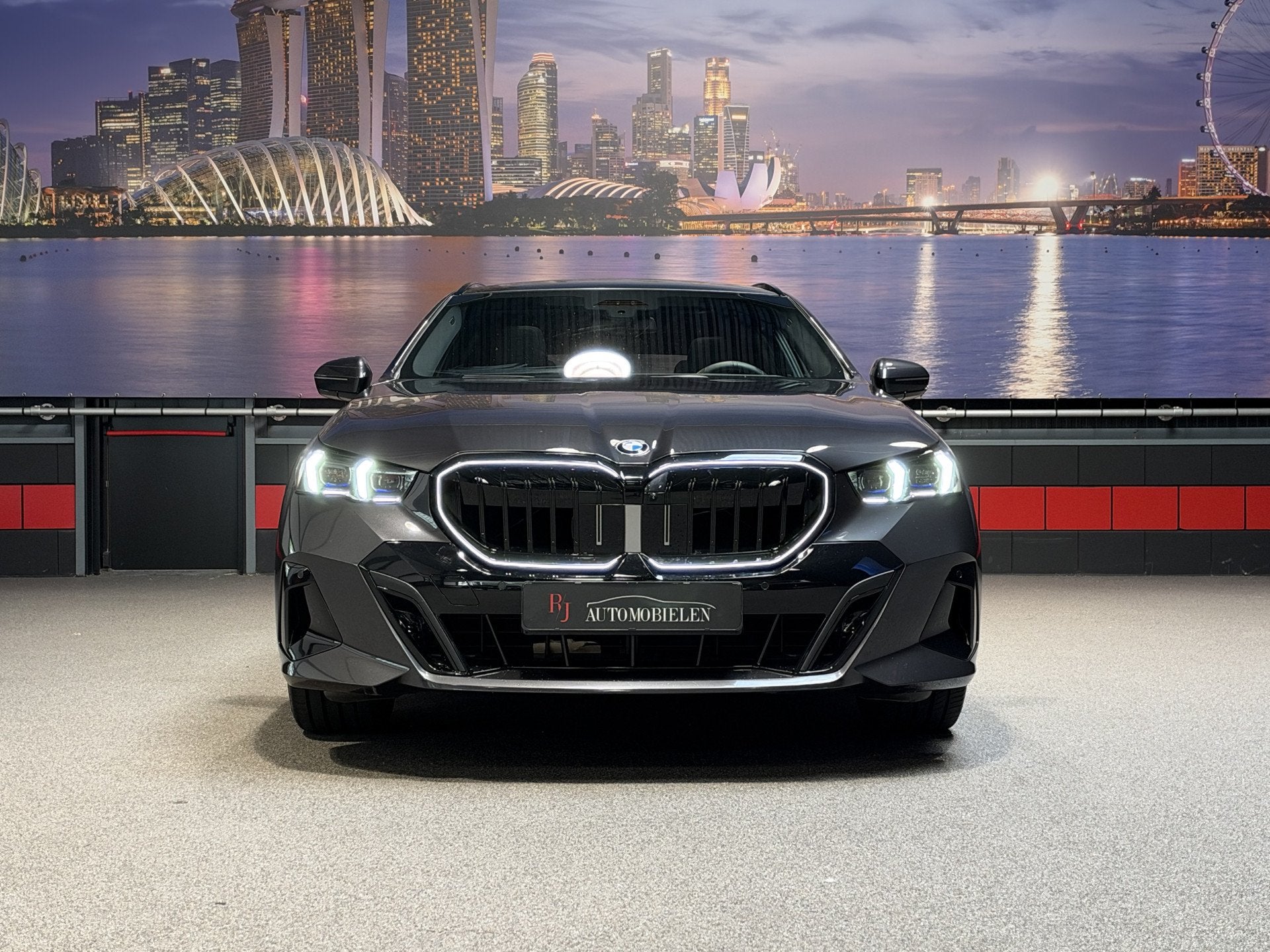BMW 5 Serie Touring 520i |Panorama|HeadUp|Trekhaak|Crystal|C, Automaat, Achterwielaandrijving, Gebruikt, 2000 kg
