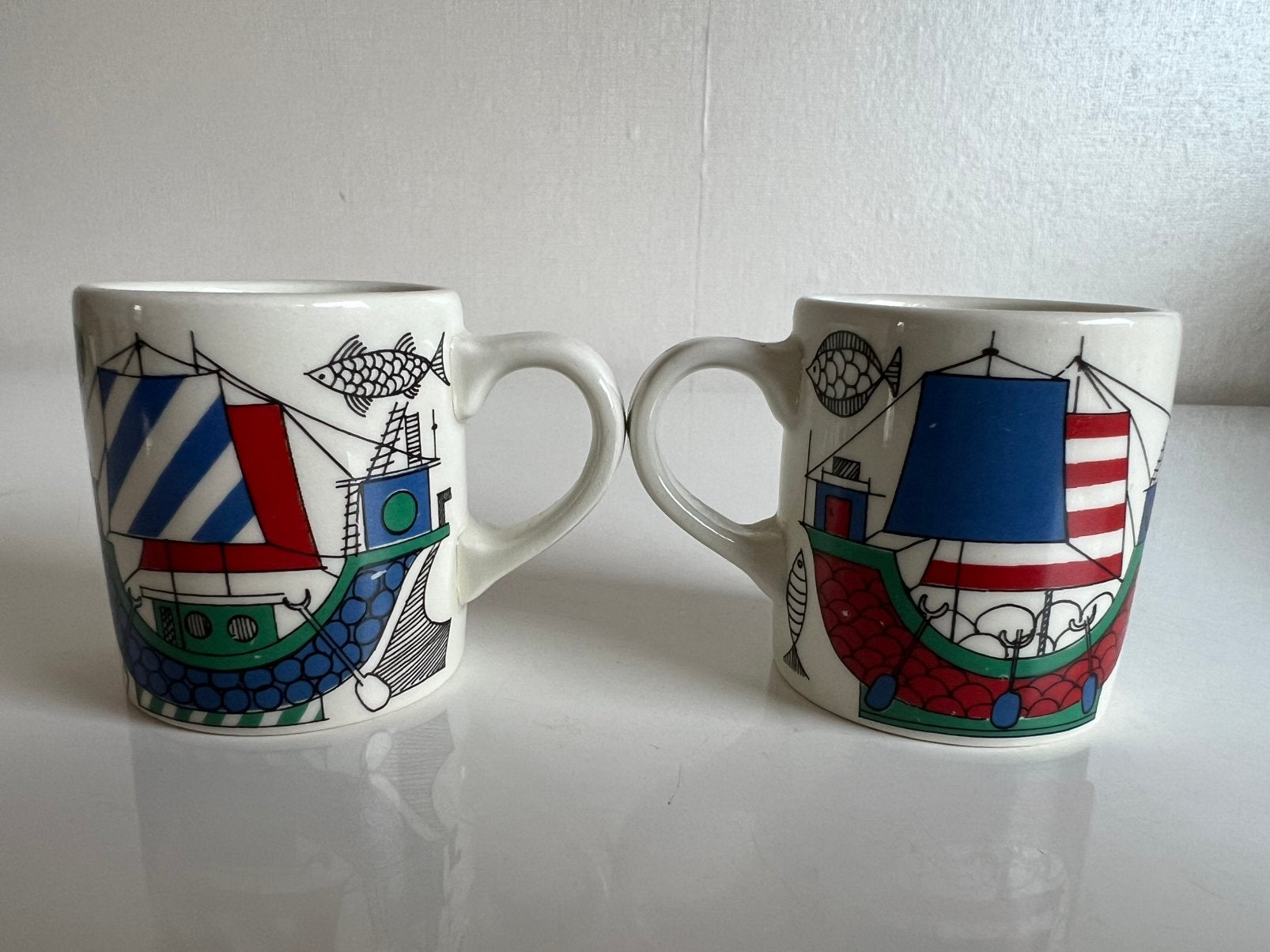 2 ARABIA Atelje GOG Viikinki Kopjes Vikingschip Vissen 70’s, Arabia, Ophalen of Verzenden, Zo goed als nieuw, Kop(pen) en/of Schotel(s)