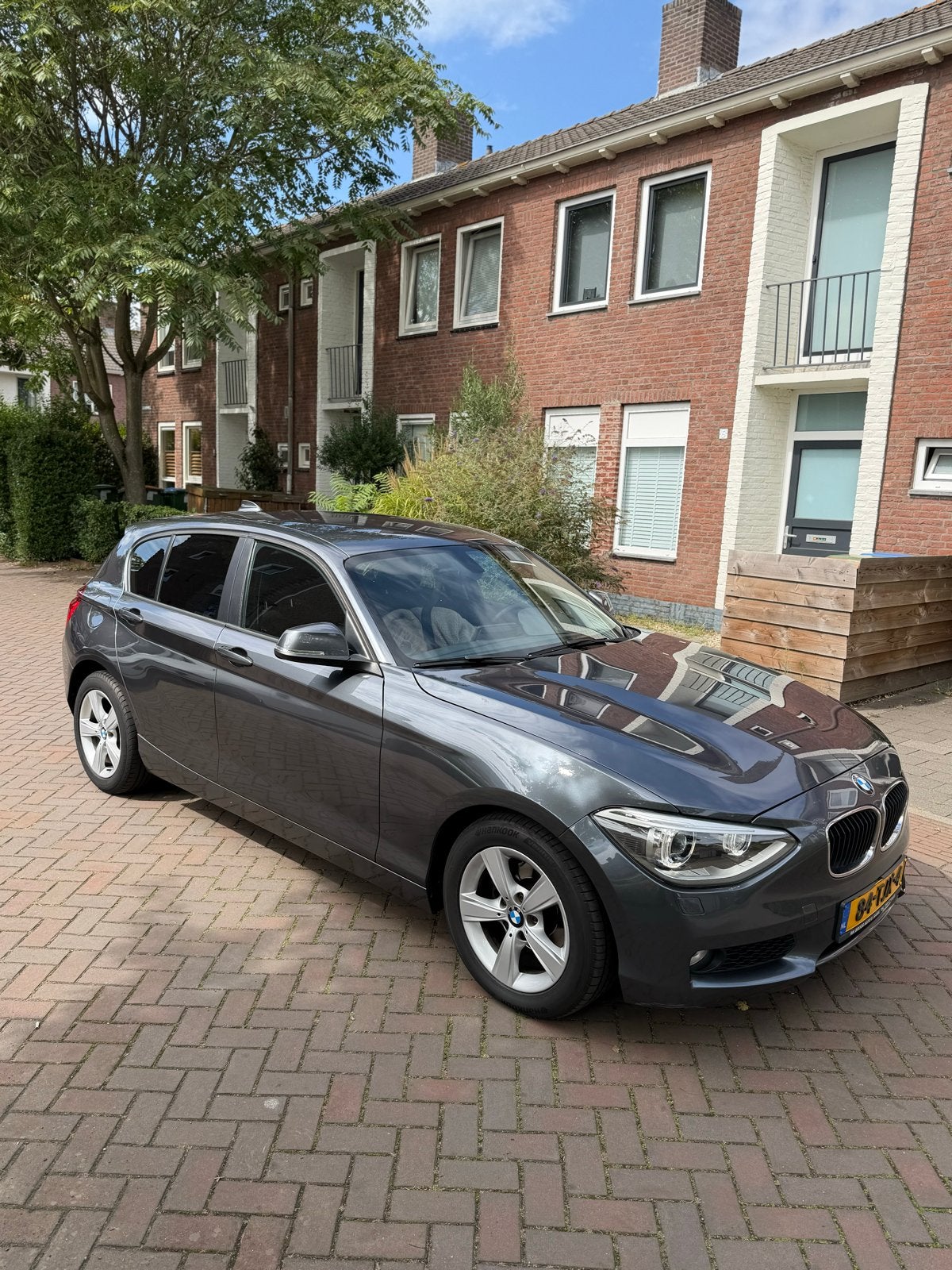 BMW 1-serie 116i | Apple Carplay | Zomer en winterbanden, 4 cilinders, Origineel Nederlands, 1200 kg, 650 kg