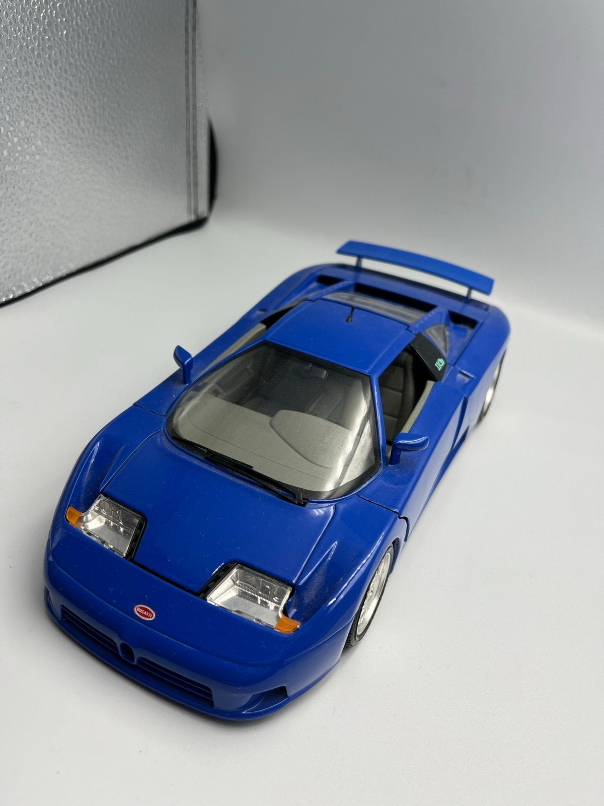 Bugatti EB110 Bburago 1:18 - Nieuwstaat (zonder doos), Hobby en Vrije tijd, Ophalen of Verzenden, Zo goed als nieuw, Auto, Bburago