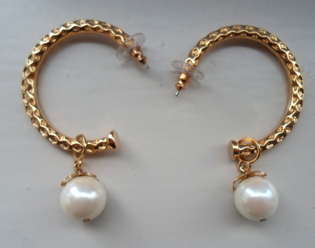 AVON Oorbellen /faux parel. Kan gedragen worden zonder parel, Overige materialen, Hangers, Nieuw, Ophalen of Verzenden