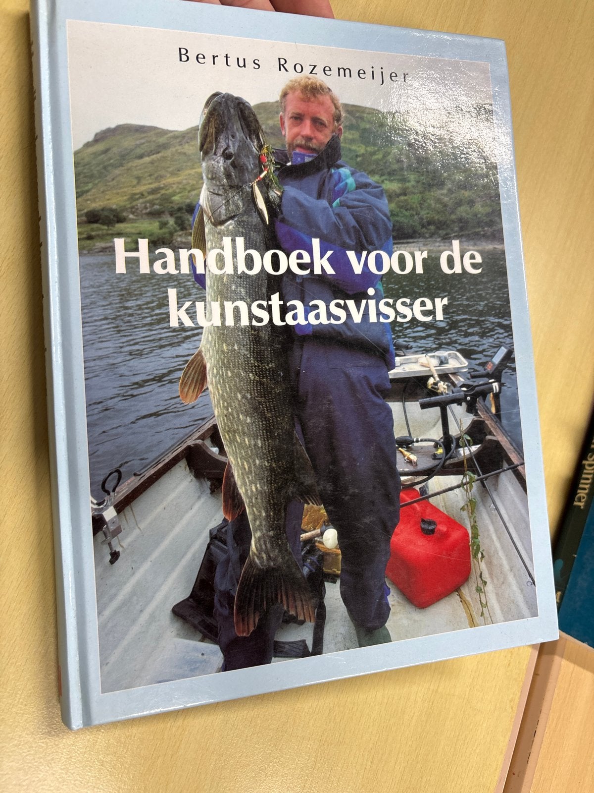 Handboek voor de kunstaasvisser - Bertus Rozemeijer, Ophalen of Verzenden, Zo goed als nieuw, Watersport en Hengelsport