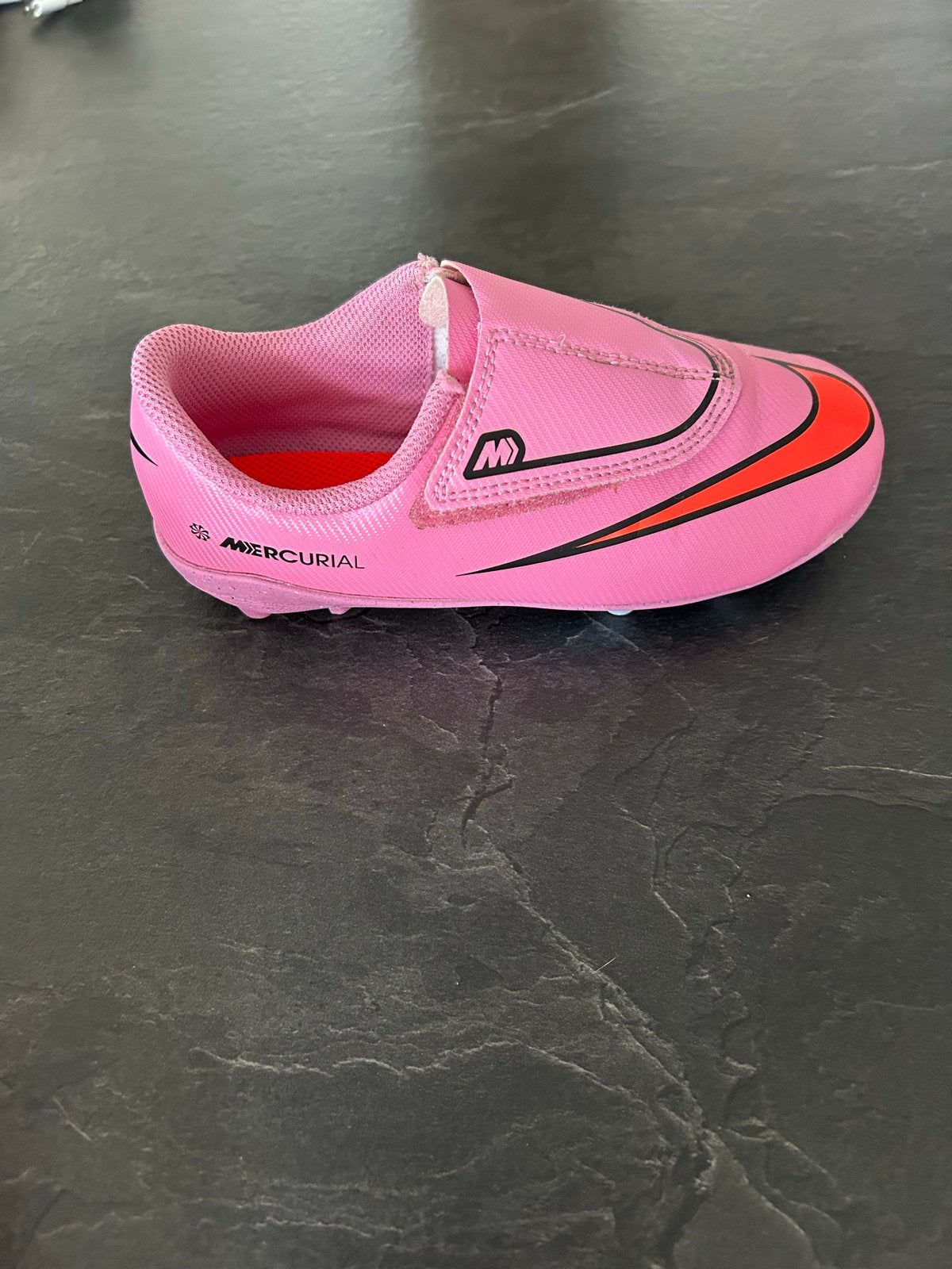 Roze Nike Mercurial voetbalschoenen maat 30, Ophalen of Verzenden, Zo goed als nieuw, Schoenen