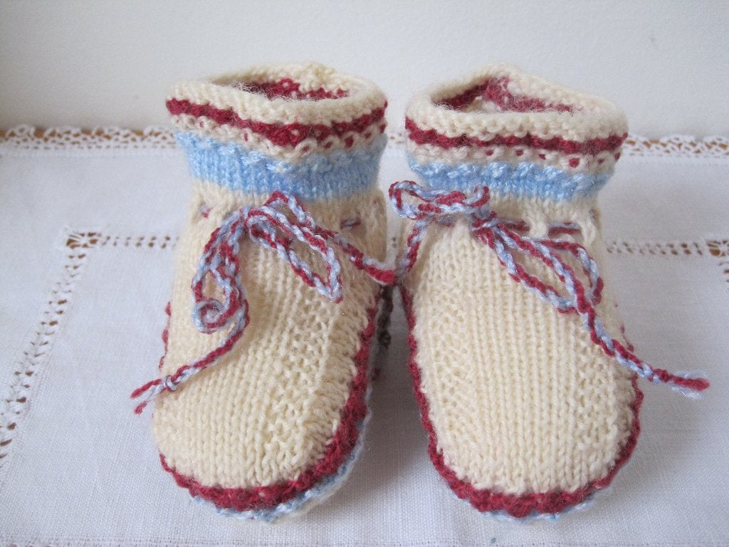 Nieuwe handgebreide babysokjes - 7,5 cm zool, Jongetje of Meisje, Handgemaakt, Nieuw, Ophalen of Verzenden