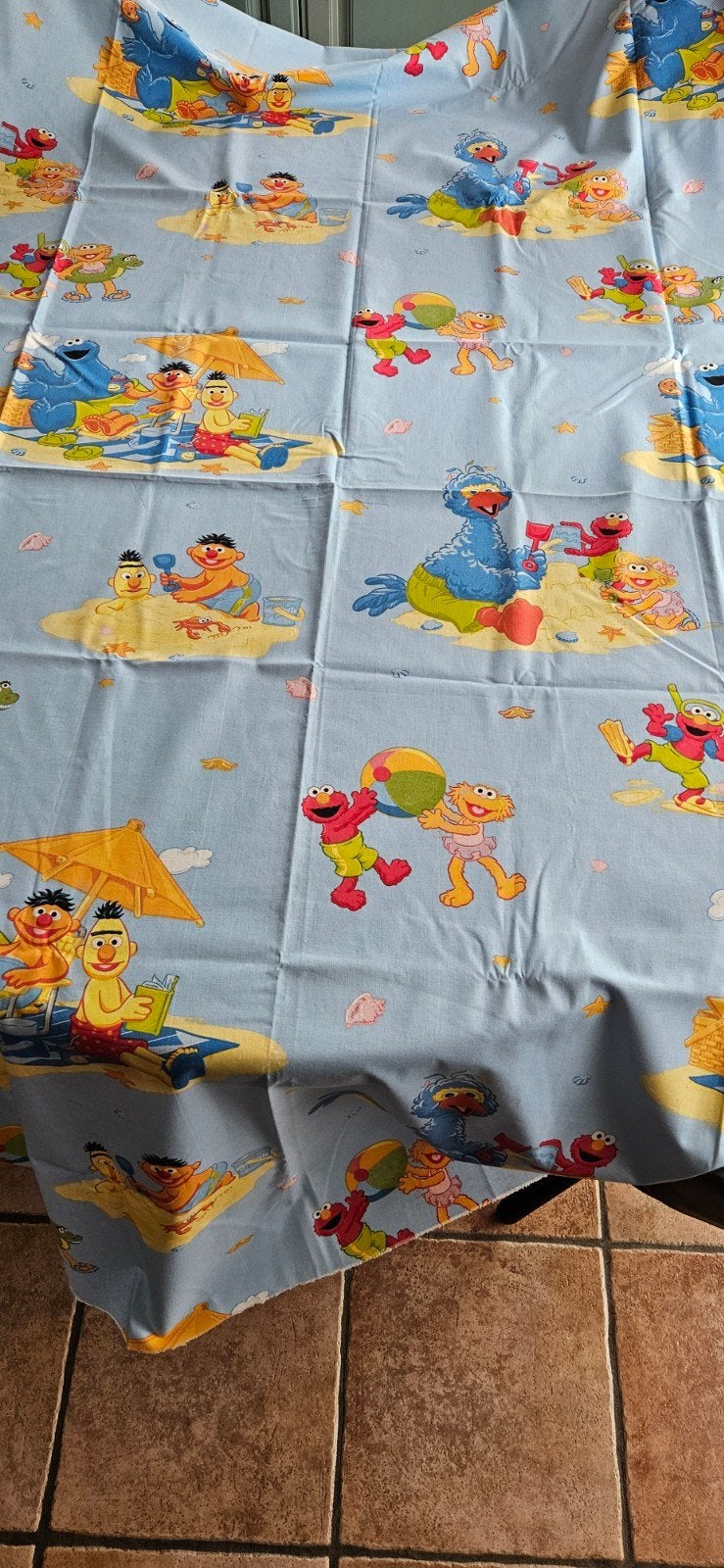 Mooie lap katoen met Sesamstraat figuren, Overige kleuren, 120 cm of meer, Ophalen of Verzenden, Katoen