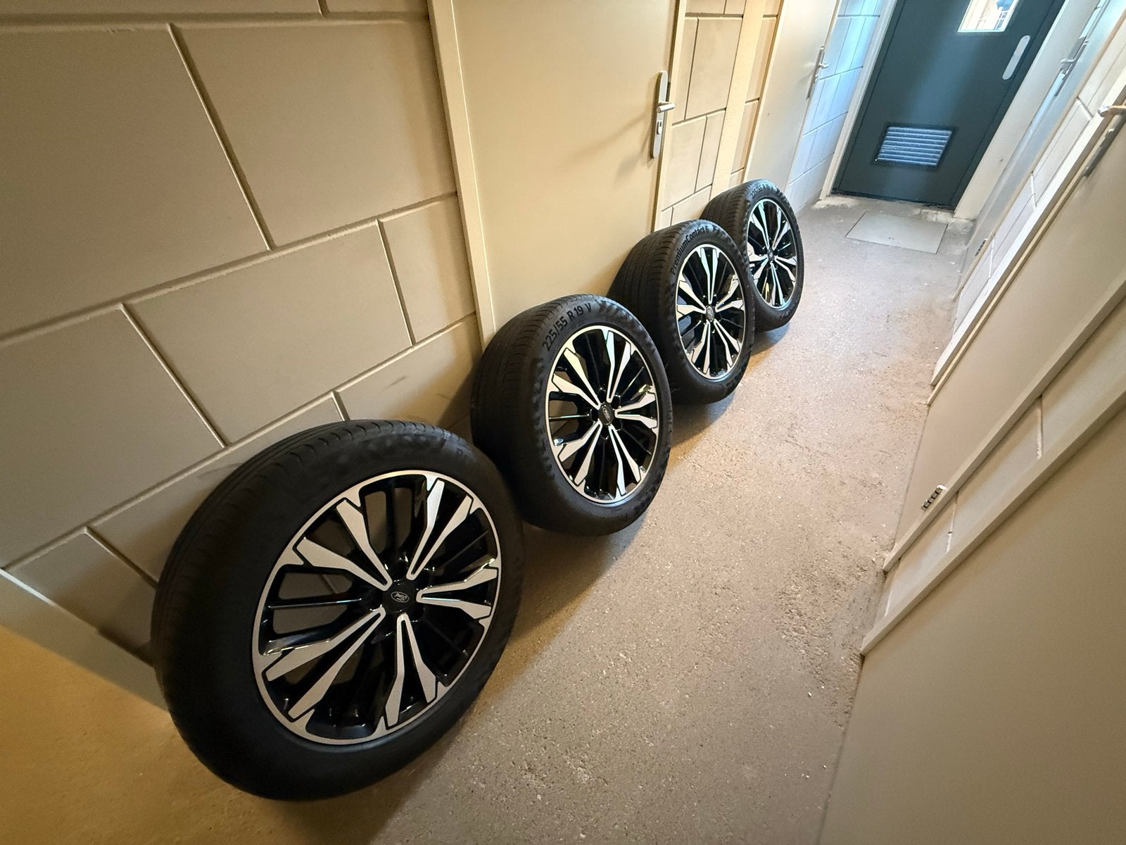 Ford Kuga 19 inch velgen met Continental zomerbanden, Gebruikt, Banden en Velgen, Personenwagen, Ophalen