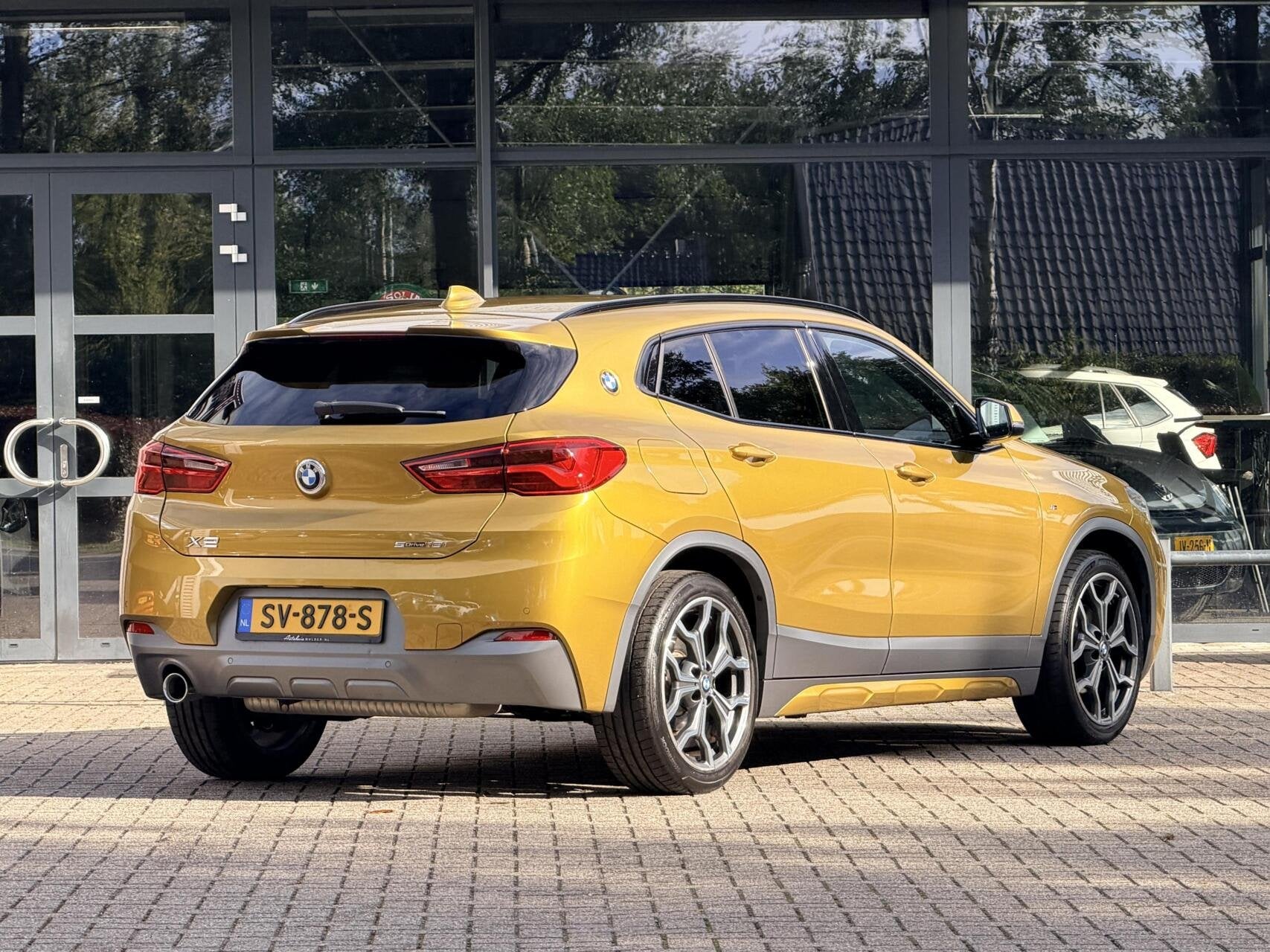 BMW X2 sDrive18i Executive | Automaat | M Sport | Trekhaak |, Auto's, Dealer onderhouden, Gebruikt, Alcantara, 3 cilinders