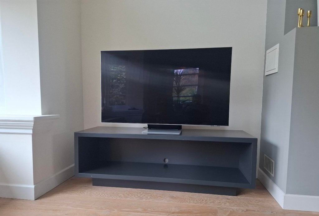 Modern TV-meubel / audiomeubel zwart (maatwerk) – 160 cm, Huis en Inrichting, Overige materialen, Strak modern, Gebruikt, 150 tot 200 cm