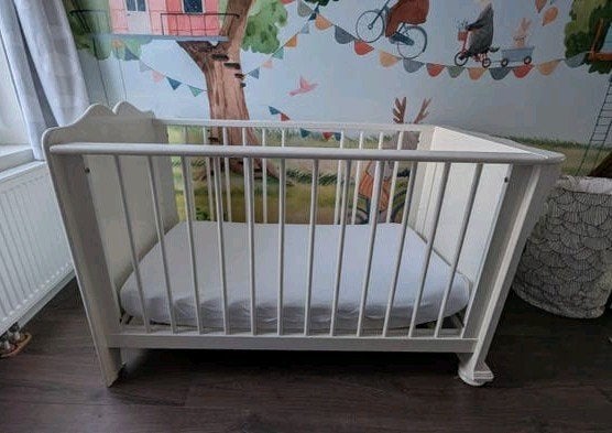 Witte babywieg/ledikant, commode en kledingkast, Gebruikt, Kast, 50 tot 70 cm, 105 cm of meer