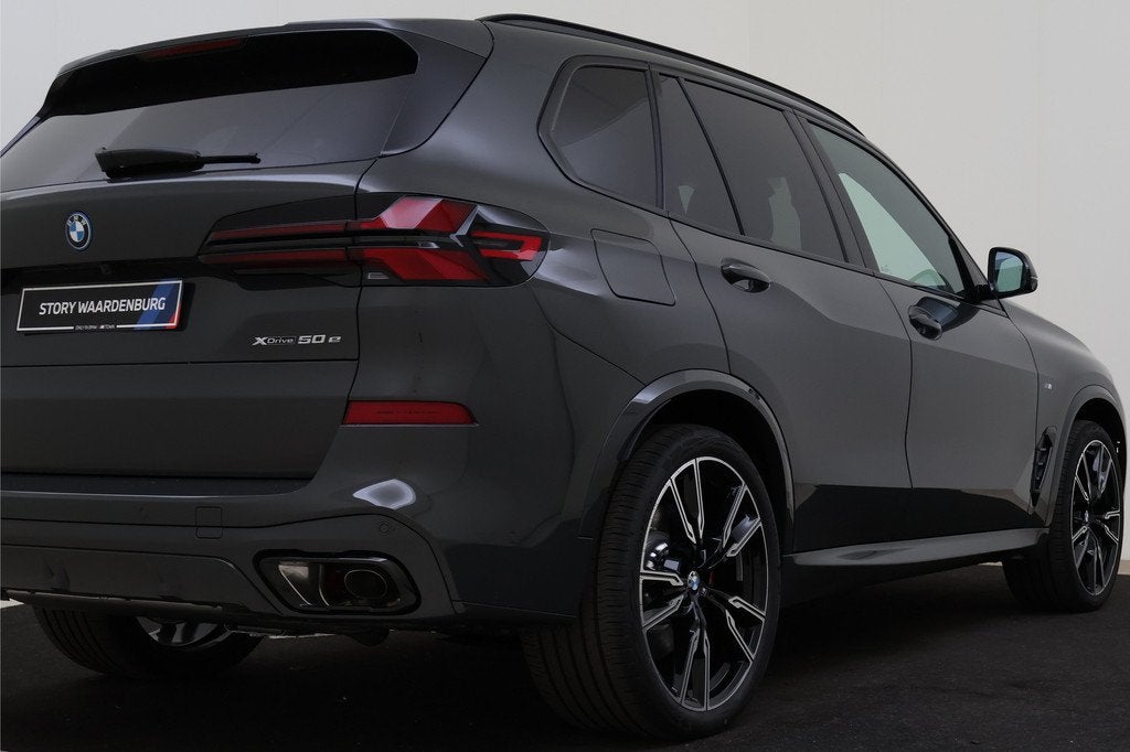 BMW X5 xDrive50e M Sport Automaat / Trekhaak / Panoramadak /, Auto's, Automaat, 2395 kg, Leder, Bedrijf
