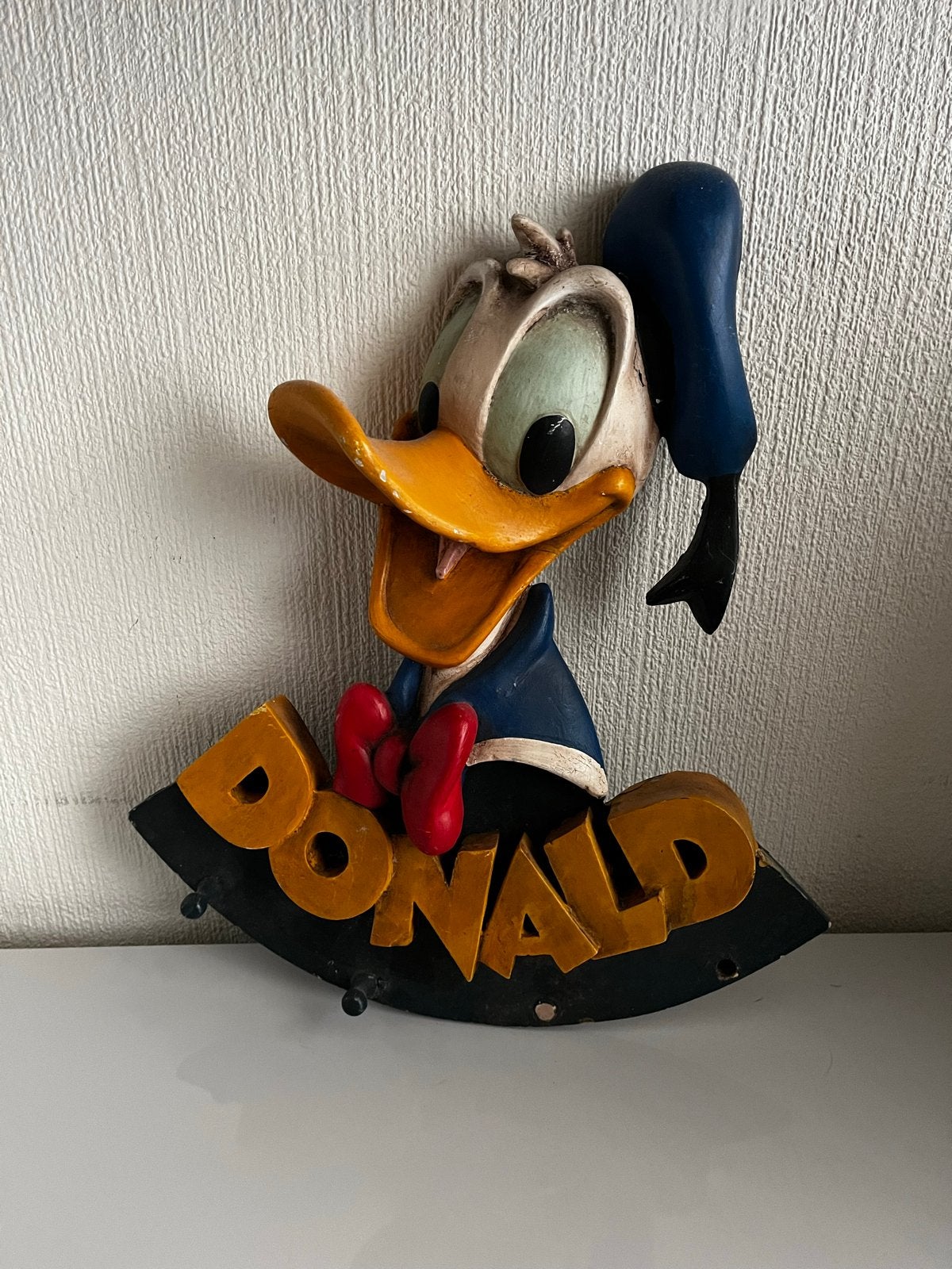 Vintage Donald Duck wanddecoratie en rubberen figuur, Verzamelen, Ophalen of Verzenden, Donald Duck, Gebruikt, Beeldje of Figuurtje