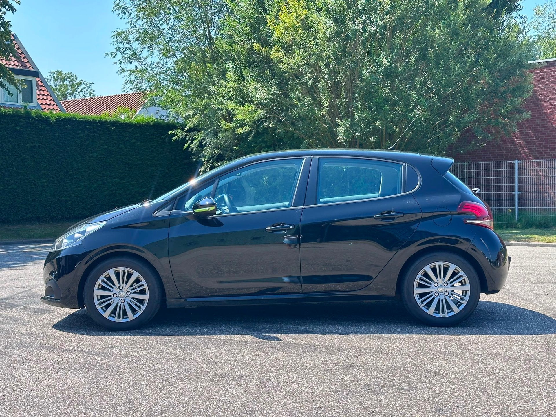 Peugeot 208 1.2 PureTech Active Automaat*Navigatie*Distribut, Dealer onderhouden, Euro 6, 1199 cc, 82 pk