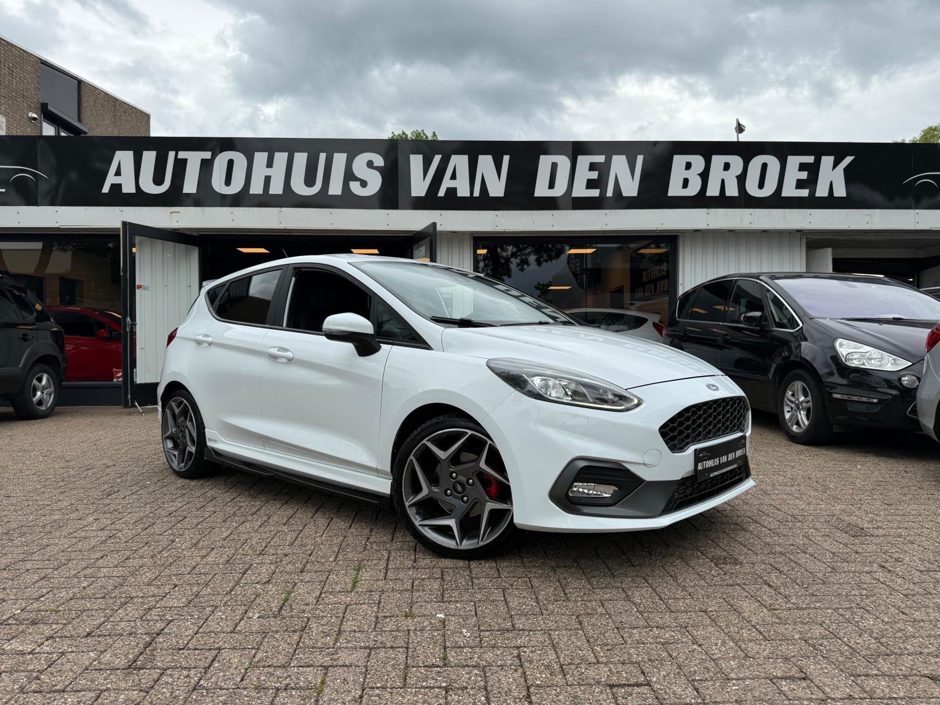 Ford Fiesta ST-3 200Pk 5Deurs|Maxton|Navi|Cruise|Climate|Rec, Auto's, Ford, Voorwielaandrijving, Zwart, 1188 kg, Leder en Stof