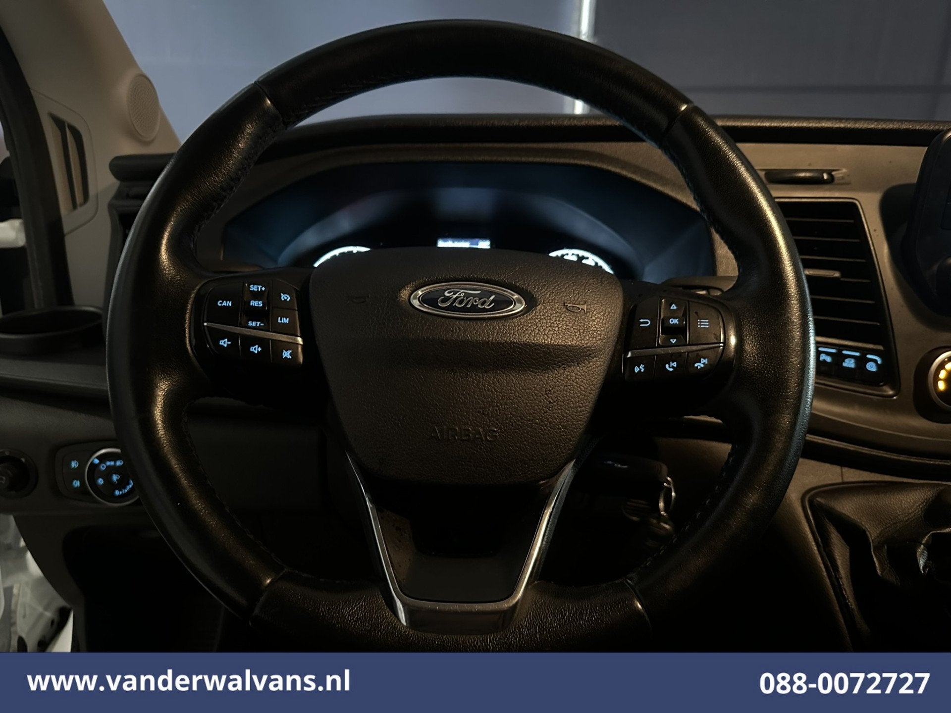 Ford Transit 2.0 TDCI 185pk L4H3 Jumbo Euro6 Airco | Camera, Auto's, Bestelauto's, Voorwielaandrijving, Dealer onderhouden, Stof