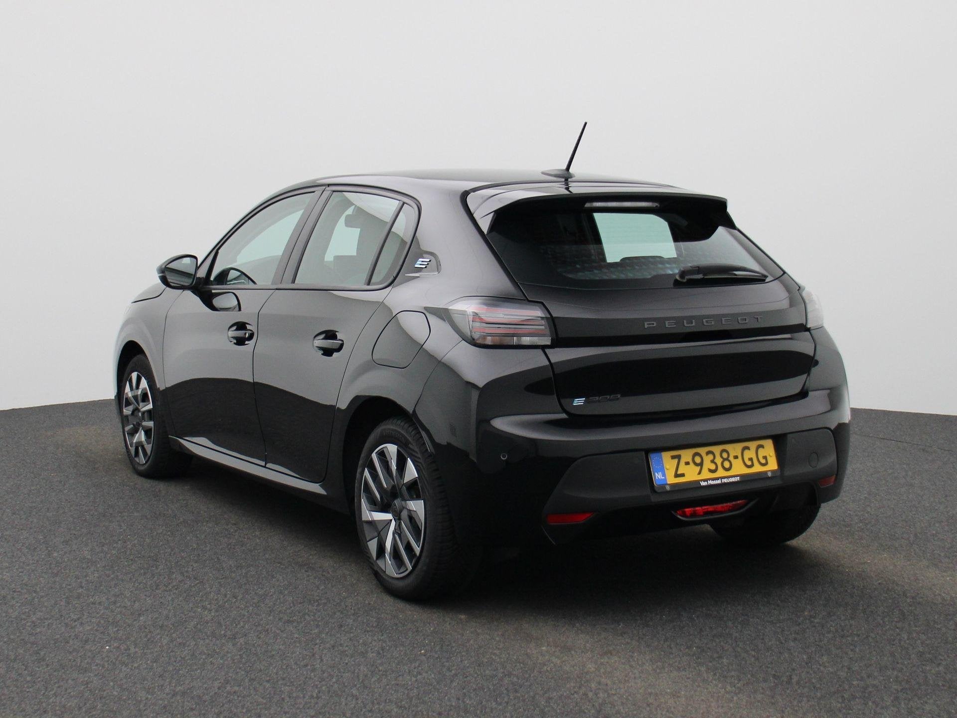 Peugeot e-208 EV Active 50 kWh, Auto's, 12 maanden, Gebruikt, Zwart, 190 min