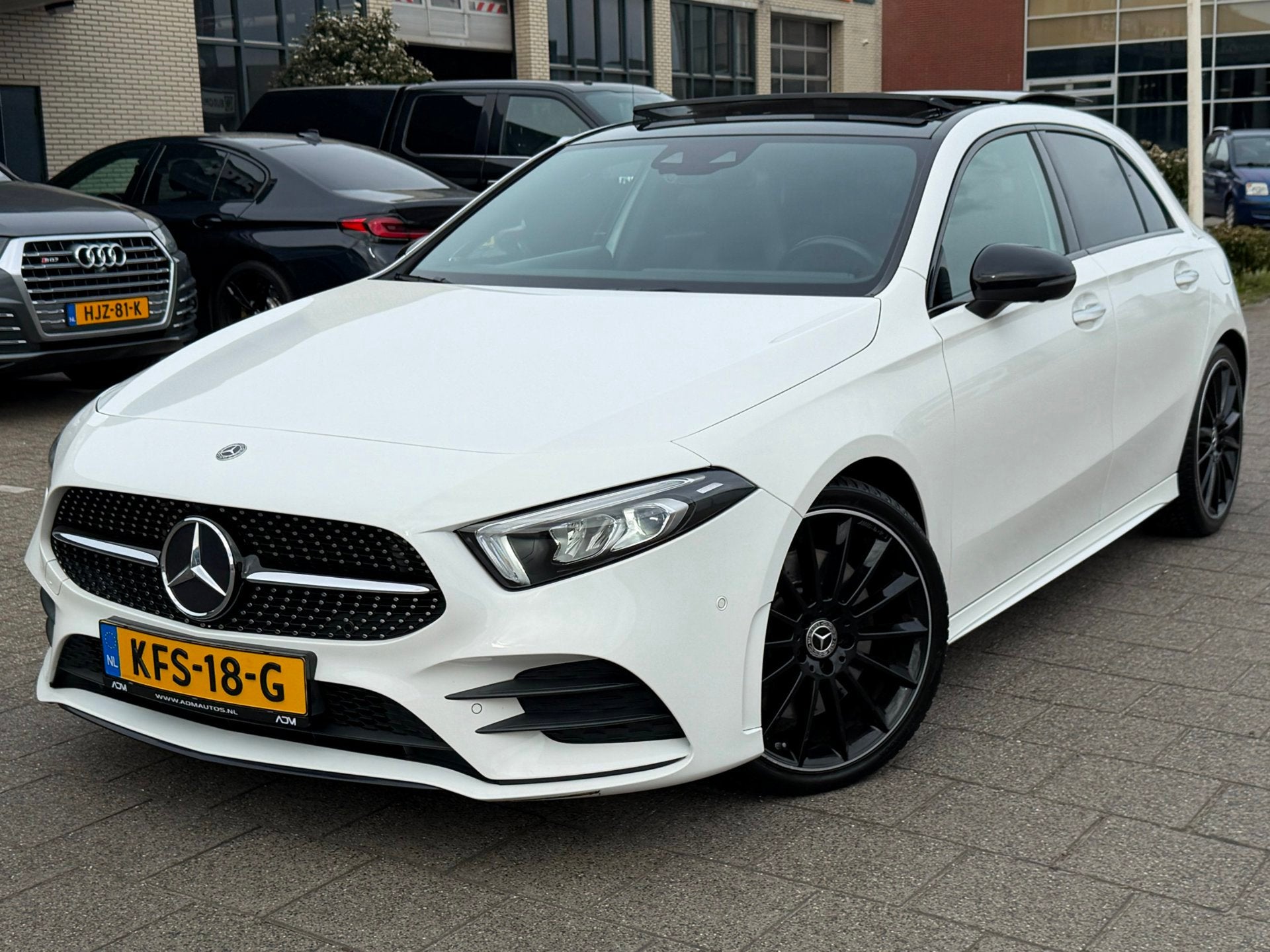 Mercedes-Benz A-klasse 250 Premium Plus AMG-Pakket l Sfeerve, Voorwielaandrijving, 15 km/l, Gebruikt, Zwart