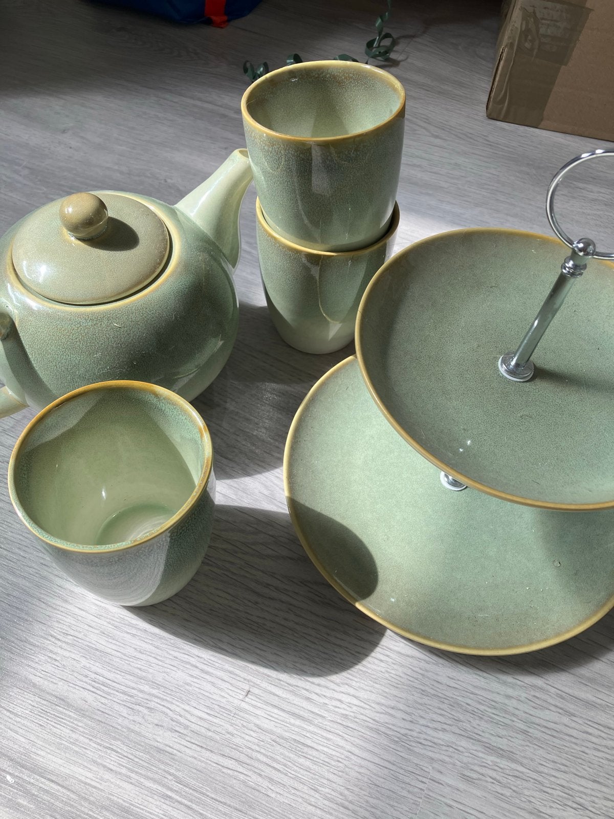 Theeservies met etagere - Groen keramiek, Ophalen, Gebruikt, Overige merken, Keramiek