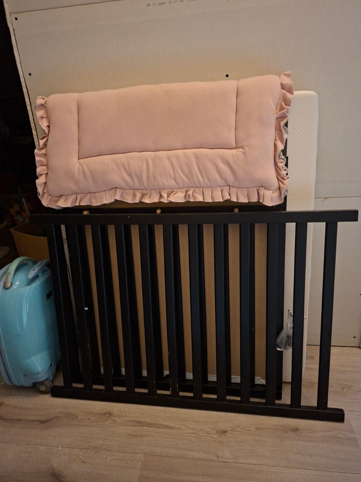 Zwarte vierkante box met matras en boxkleed, Ophalen, Gebruikt, Boxkleed