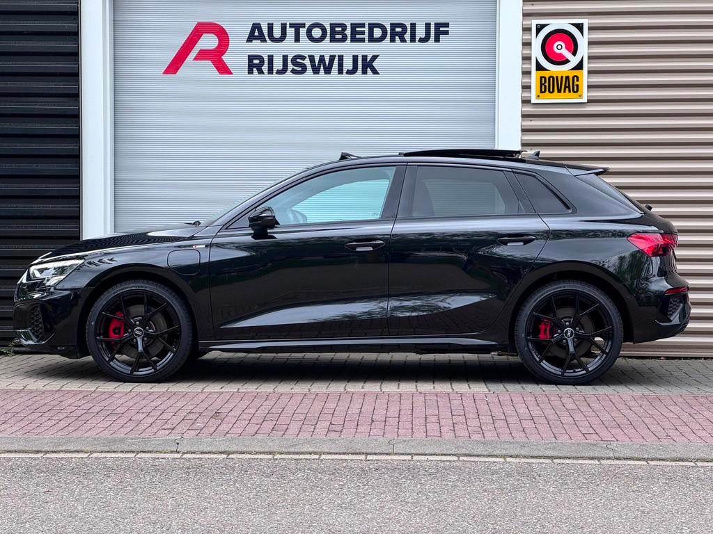 Audi A3 Sportback 45 TFSI e S edition Competition Pano/Camer, Auto's, 12 maanden, Gebruikt, 4 cilinders, Alcantara