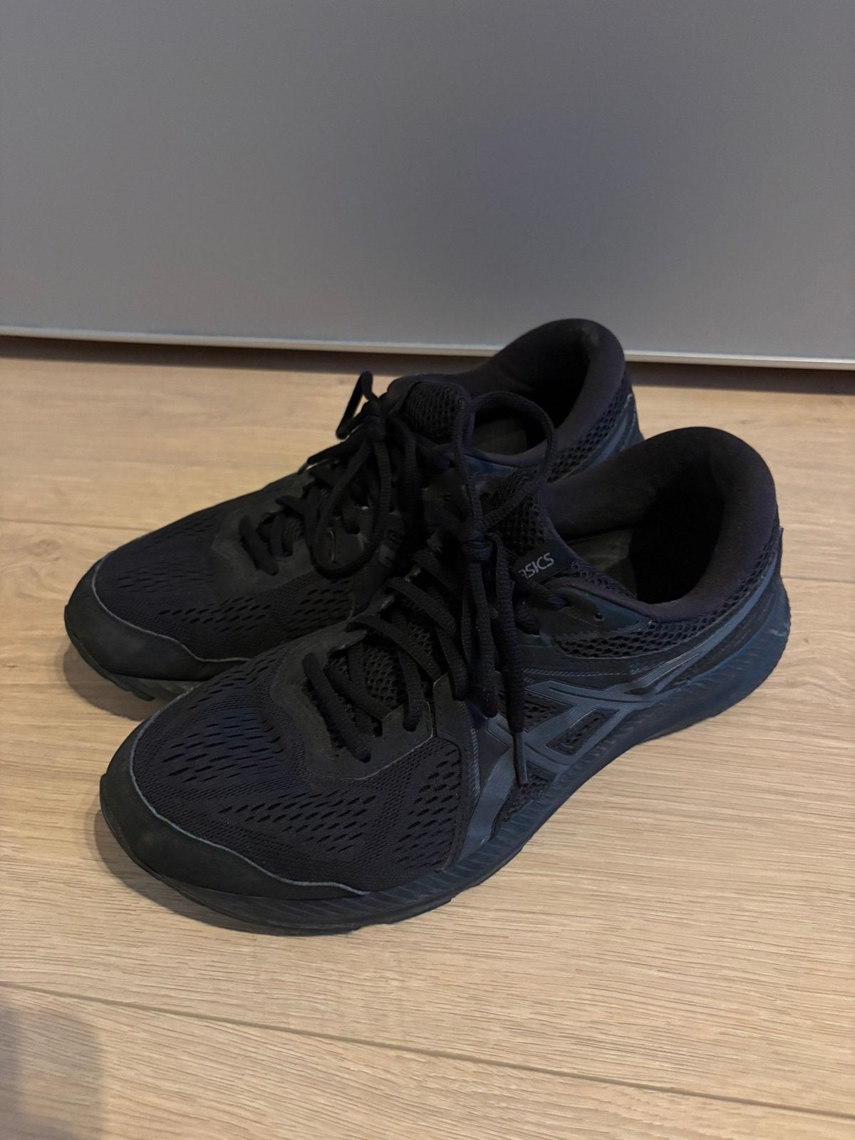 Asics schoen zwart maat 45, Ophalen of Verzenden, Zo goed als nieuw, Sportschoenen, Zwart