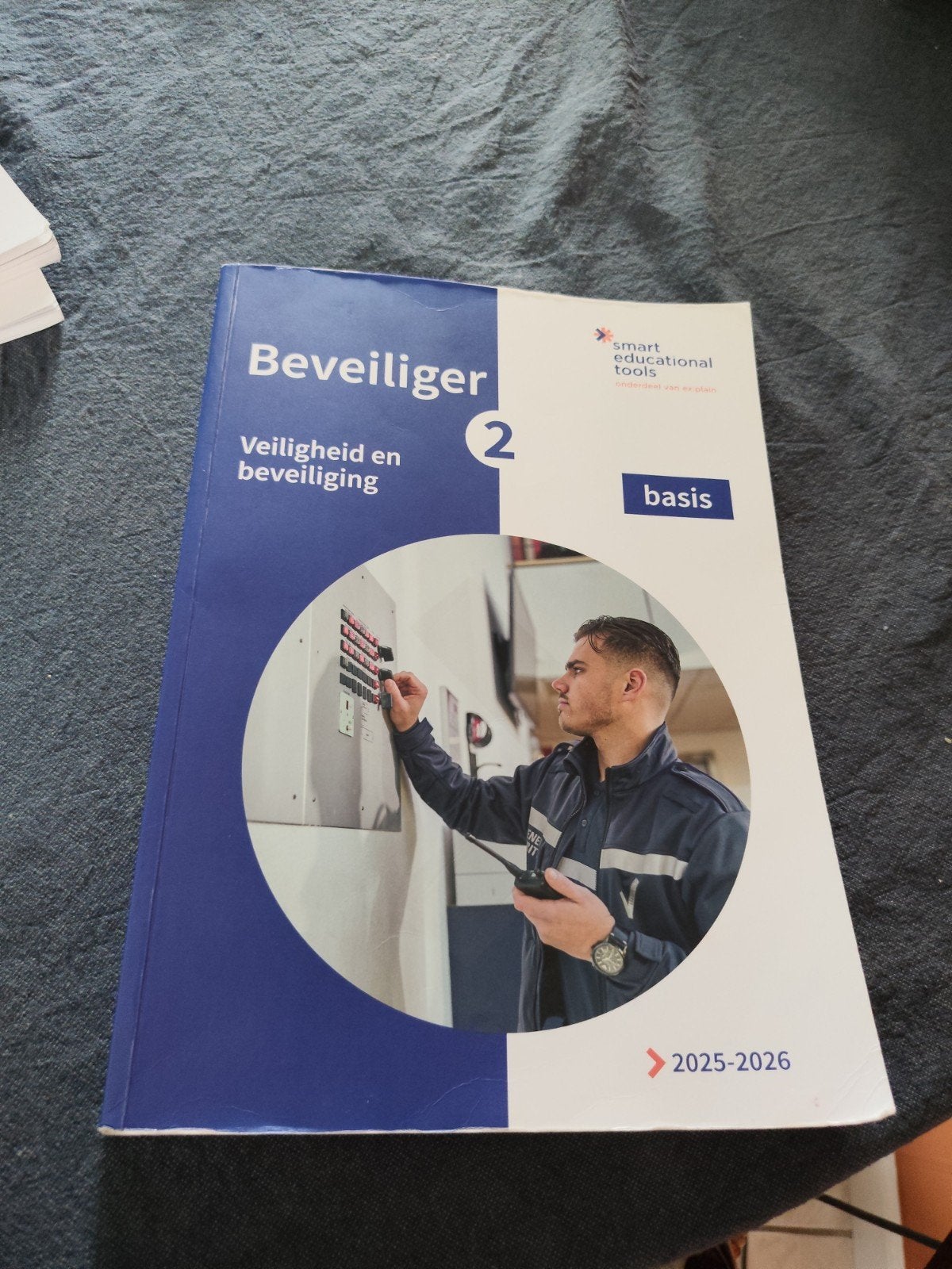 Schoolboek Beveiliger 2: Veiligheid en beveiliging basis, Ophalen of Verzenden