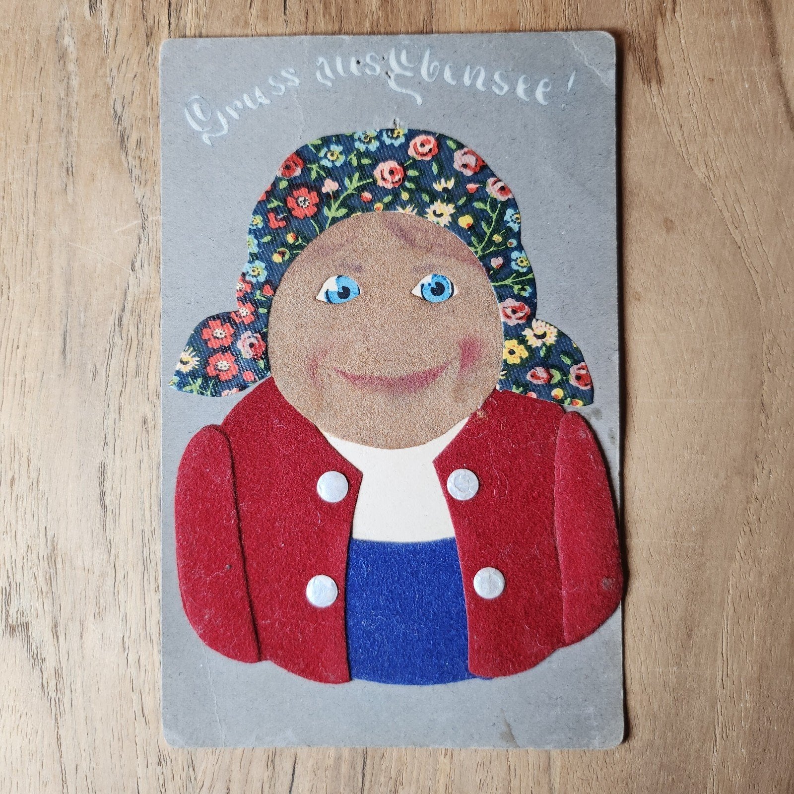 Oude handgemaakte kaart met stoffen applicatie, Verzenden