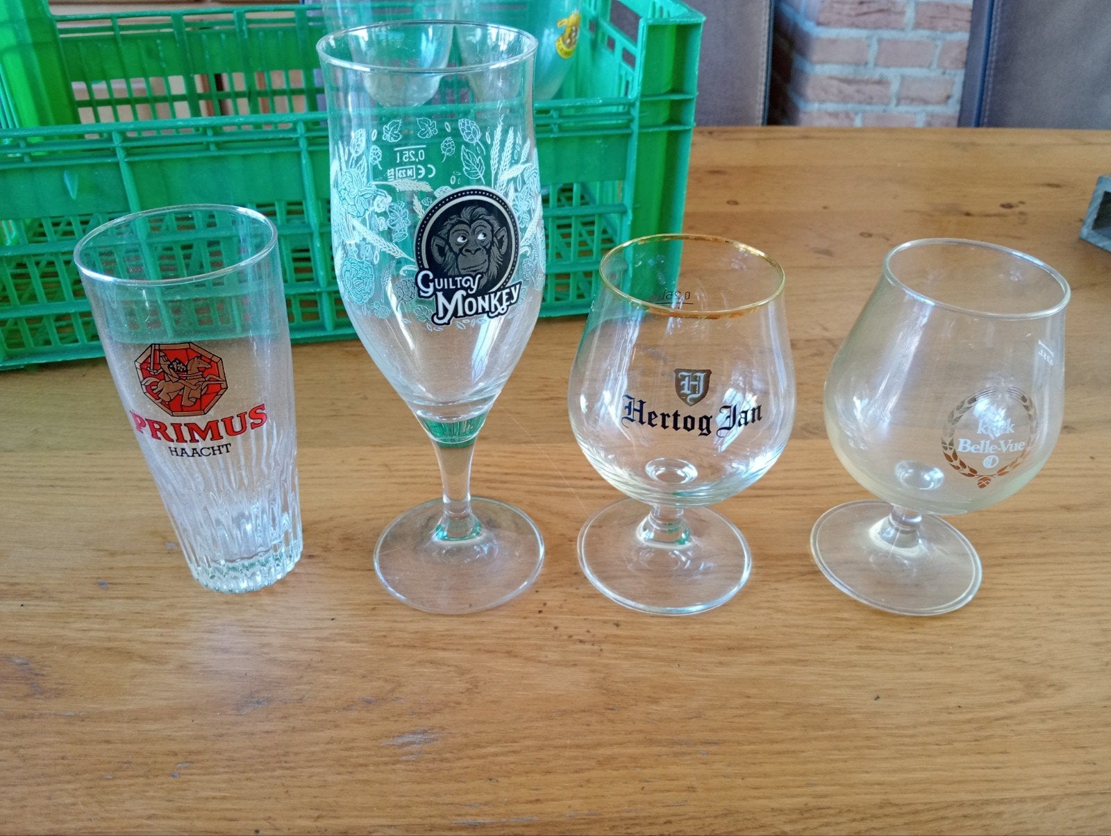 4 diverse bierglazen, Overige typen, Ophalen of Verzenden, Zo goed als nieuw