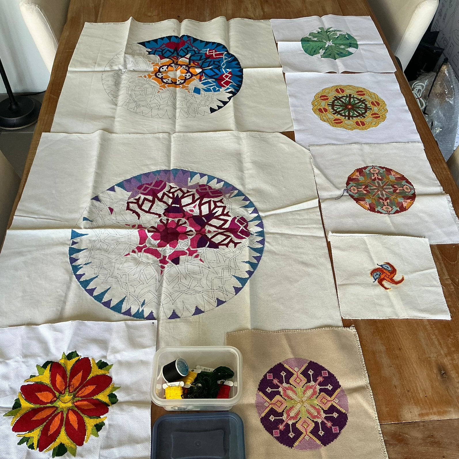 Mandala borduren. Nog af te maken.Grote doeken zijn 60/65 cm, Ophalen of Verzenden, Zo goed als nieuw, Borduurpakket