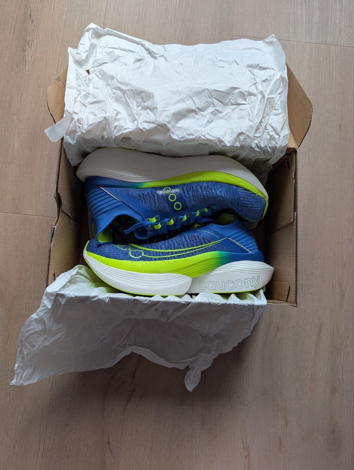 Saucony Endorphin Elite 2 hardloopschoenen - Maat 42, Sport en Fitness, Ophalen of Verzenden, Zo goed als nieuw, Hardloopschoenen