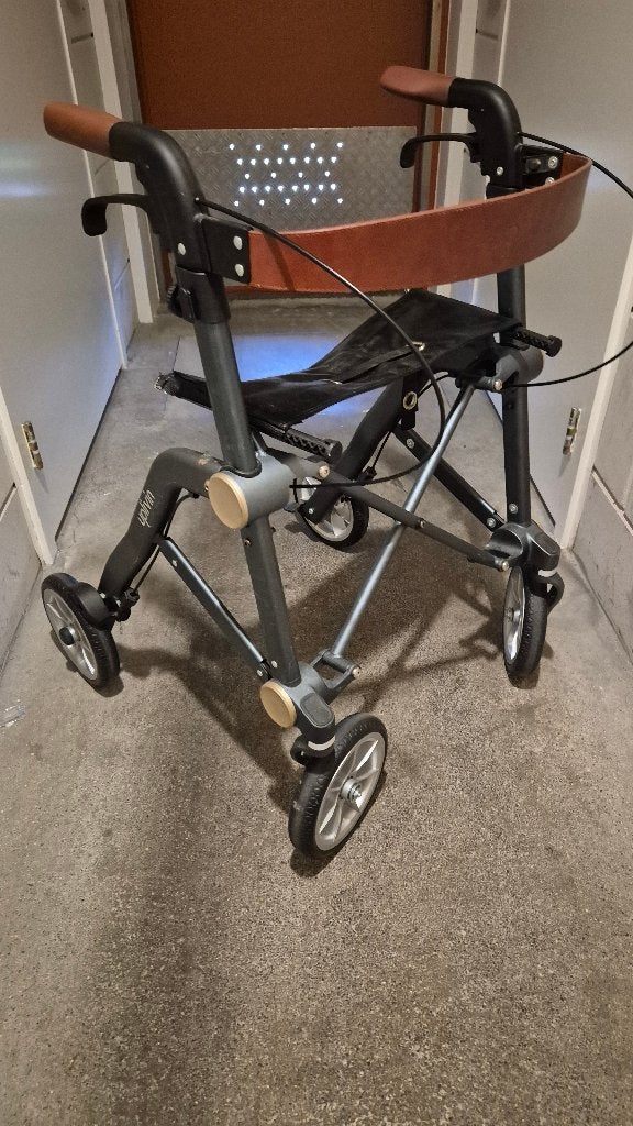 Opvouwbare Rollator Uplivin, Diversen, Ophalen, Lichtgewicht, Zo goed als nieuw